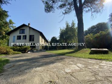 Villa on Lake Maggiore, beautiful property with park