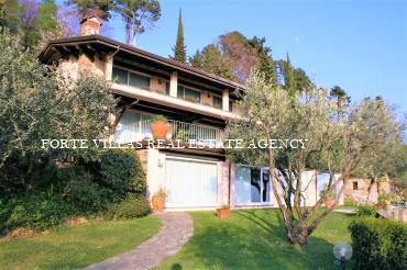 Beautiful villa with guest house for rent in Forte dei Marmi