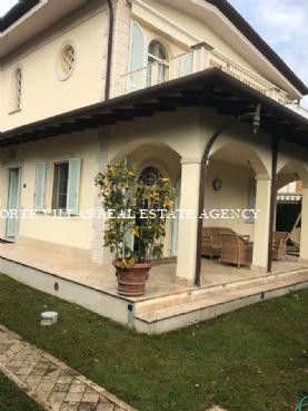 Villa in excellent condition Forte dei Marmi central area