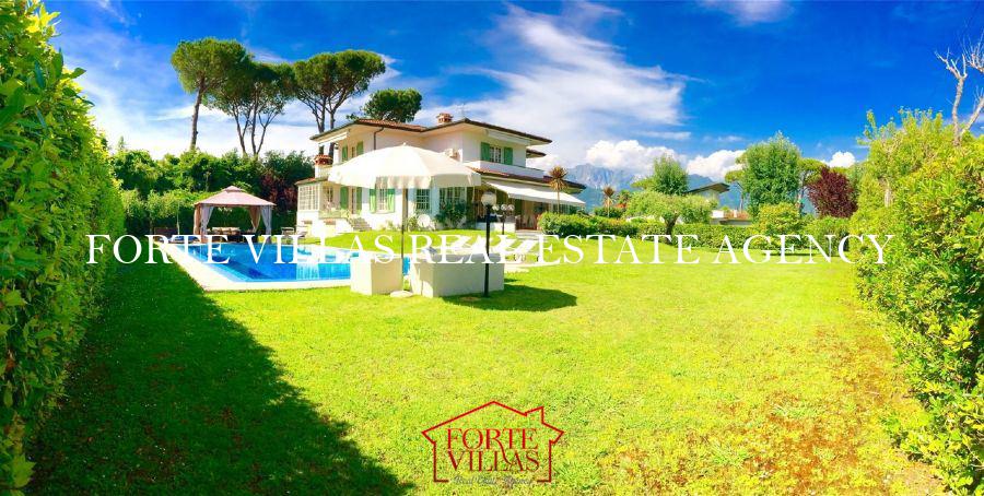 Villa in affitto zona Roma Imperiale Forte dei Marmi con piscina e giardino