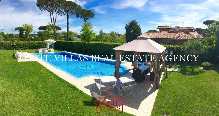 Villa for rent in Roma Imperiale area Forte dei Marmi with pool and garden