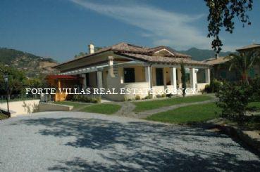 Wonderful villa with pool and garden for rent Forte dei Marmi