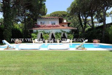 Beautiful villa in Forte dei Marmi just 100 m from the sea