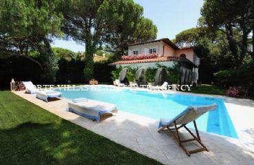 Beautiful villa in Forte dei Marmi just 100 m from the sea