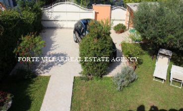Villa bifamiliare a Forte dei Marmi