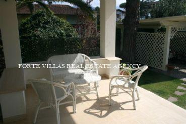 Beautiful semi-detached house of new construction for rent in Forte dei Marmi 