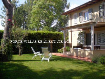 Beautiful villa for rent in Forte dei Marmi with swimming pool