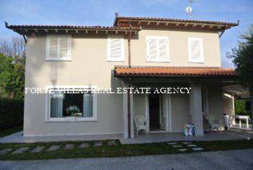 Beautiful newly detached villa for rent Forte dei Marmi