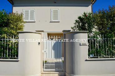 New villa for rent in the center of Forte dei Marmi