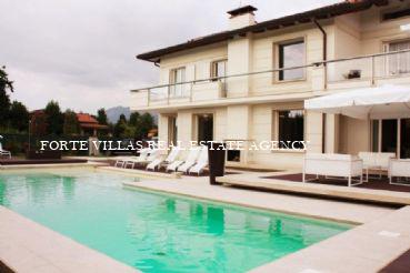 Beautiful villa for rent in Forte dei Marmi Vittoria Apuana