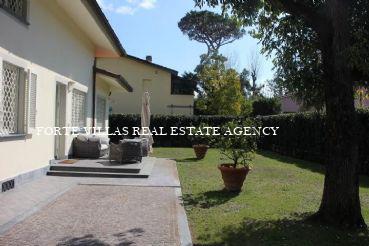  : Single villa For rent  Forte dei Marmi