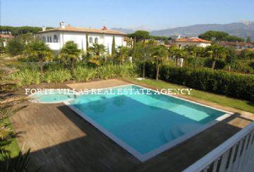Villa in affitto a Forte dei Marmi con piscina