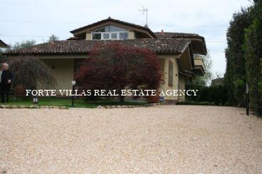 : Single villa For rent and for sale  Forte dei Marmi