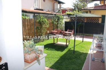  : Single villa For rent  Forte dei Marmi