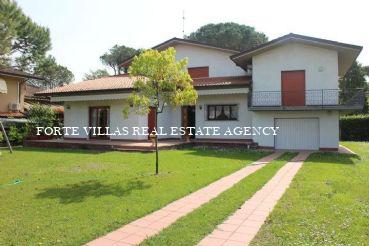  : Single villa For rent  Forte dei Marmi