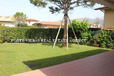  : Single villa For rent  Forte dei Marmi