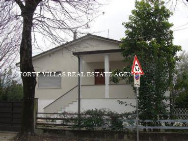  : Two-family house For rent  Forte dei Marmi