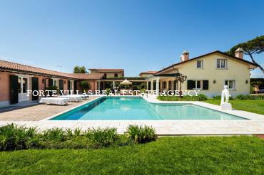 Villa in affitto vicino a Forte dei Marmi con piscina e giardino