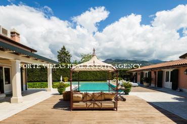 Villa for rent in Forte dei Marmi with swimming pool