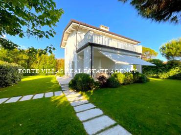 Villa singola in affitto a Forte dei Marmi