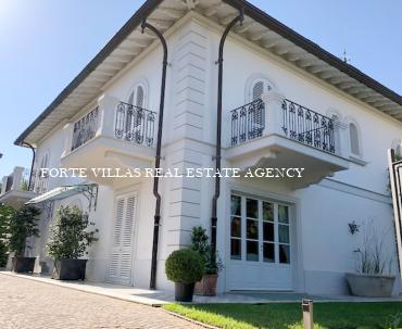 Villa nuovissima e lussuosa a Forte dei Marmi