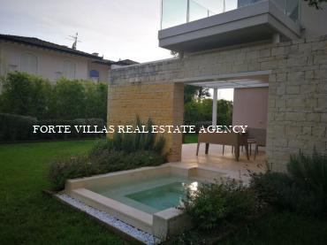 Villa for rent in Forte dei Marmi with garden