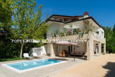 Villetta in affitto a Forte dei Marmi con giardino