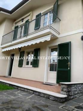 Villa in affitto a Forte dei Marmi con giardino