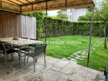 Villa in affitto a Forte dei Marmi con giardino