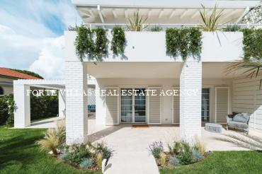  : Дом на две семьи в аренду  Форте дей Марми