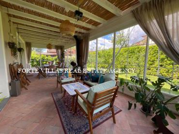 Villa for rent in Forte dei Marmi with garden