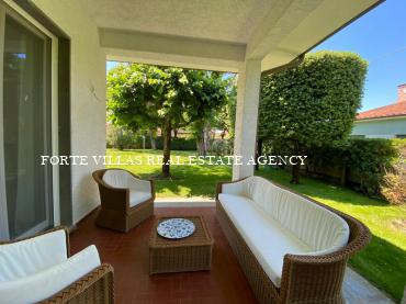 Villa for rent in Forte dei Marmi with garden