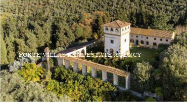 Importante complesso  immobiliare posto  in  Toscana, nel Comune di Camaiore, costituito da una grande Villa padronale d'interesse storico, una torre, varie abitazioni e corpi di fabbrica, ex edifici di culto  e terreni  agricoli,  in  massima  parte  collinari. 