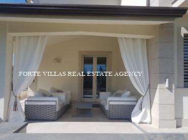 Beautiful Villa in the central area of Forte dei Marmi, at about 500 m from the beach. 