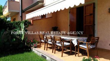 Villa in Forte dei Marmi, with garden, parking space and comfortable summer terraces.