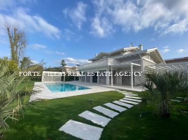 Beautiful Villa behind the Roma Imperiale area, Forte dei Marmi.