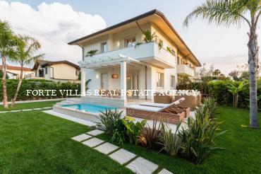 Charming Villa with swimming pool in Forte dei Marmi