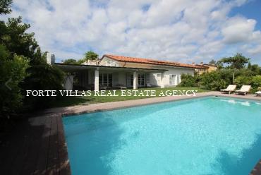 Forte dei Marmi, beautiful newly built villa with swimming pool