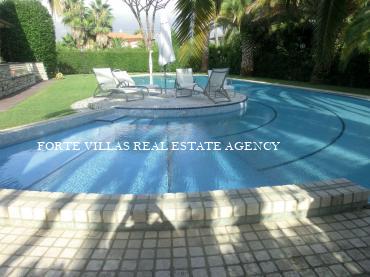 Wonderful villa for rent in Forte dei Marmi, about 800 meters from the sea.
