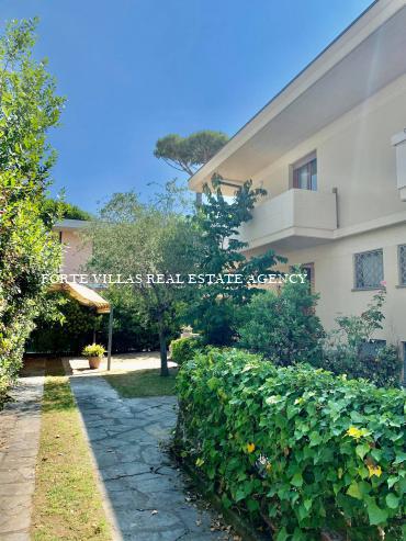 Semi-detached house in Marina di Pietrasanta