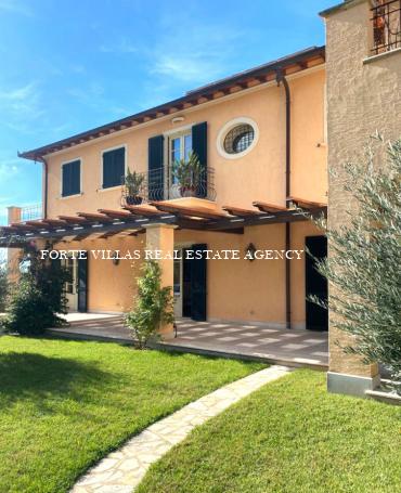 Beautiful villa on the hills of Val di Castello, 5 minutes from Pietrasanta,