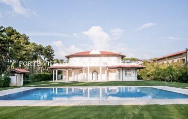 Detached villa to rent Forte dei Marmi