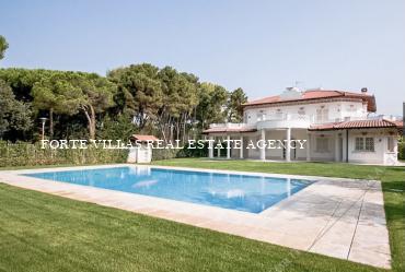 Detached villa to rent Forte dei Marmi