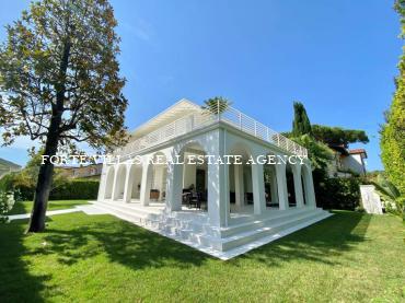 Villa in the centre of Forte dei Marmi