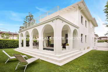 Villa in the centre of Forte dei Marmi
