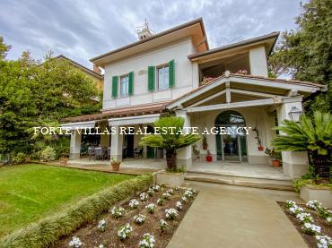 Majestic Villa for rent in Forte dei Marmi