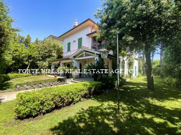 Majestic Villa for rent in Forte dei Marmi