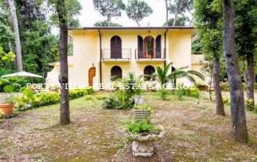 Prestigiosa Villa singola immersa nel verde a Marina di Pietrasanta