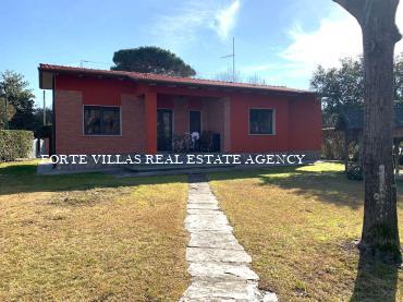 Cozy Villa with garden located behind Roma Imperiale area