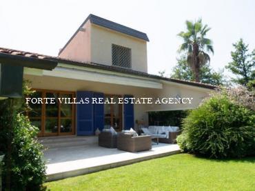 Pretty single villa with pool located in the Caranna area, Forte dei Marmi